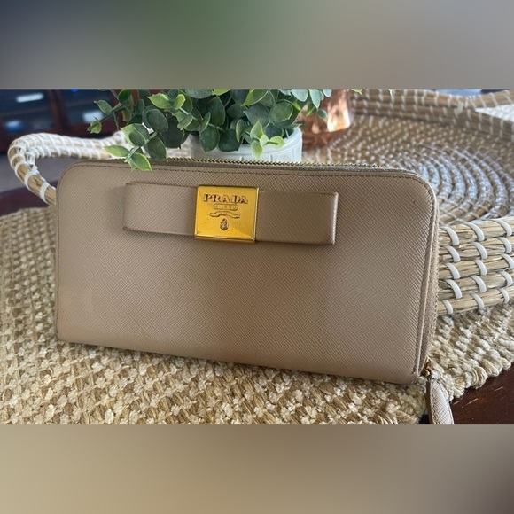 Prada beige saffiano leather ziparound Wallet - Picture 1 of 16